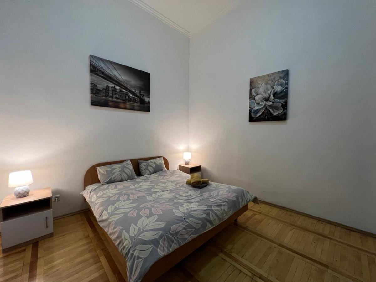Apartment In The Historic Center Kijev Kültér fotó